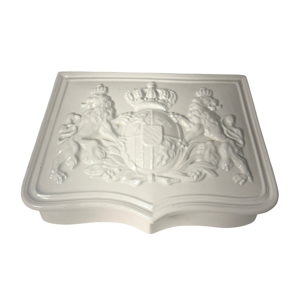 Mottahedeh Design Italy White Ceramic Royal Crest Trinket Box Coat of Arms Lion